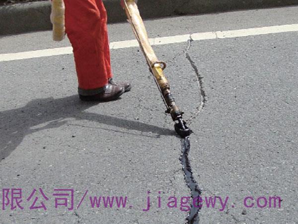 瀝青路面不同季節(jié)該如何養(yǎng)護(hù)？